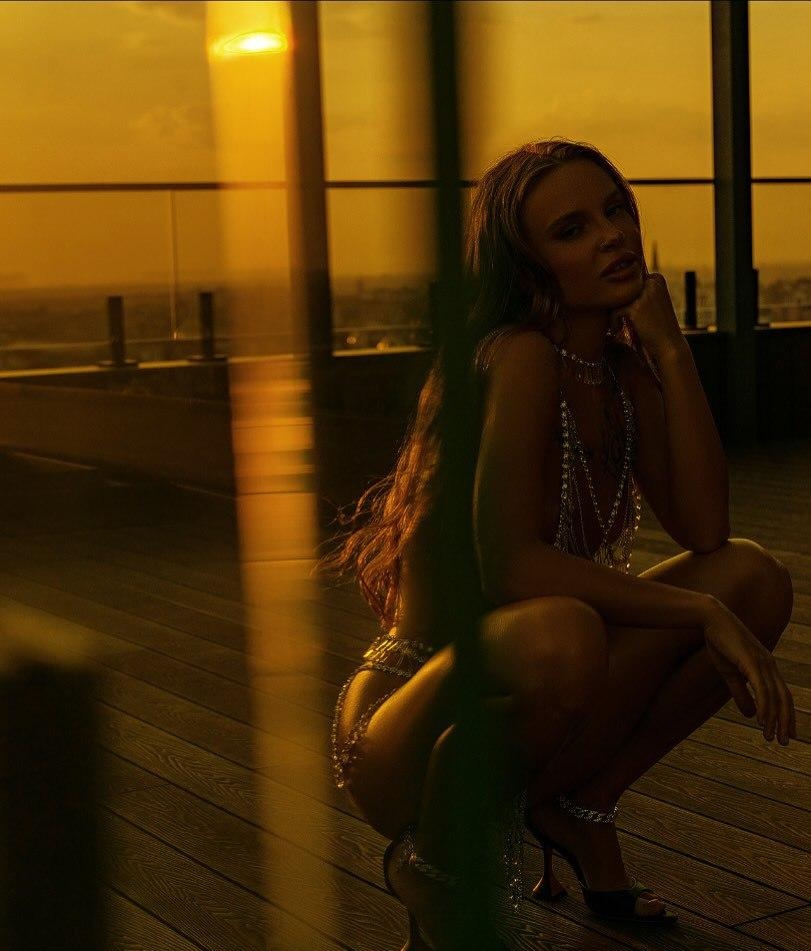 Эмма привлекальеная девушка из Инза цена от 7000 руб